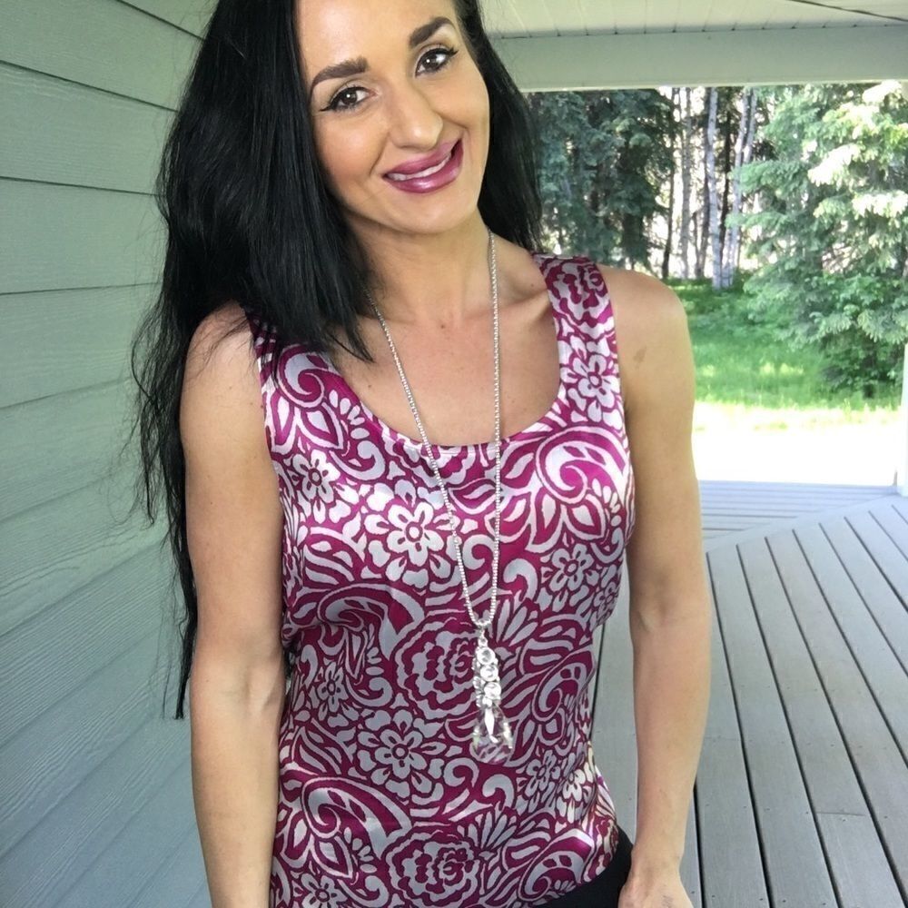 Chico’s pink grey floral silky sleeveless blouse - Picture 4 of 8